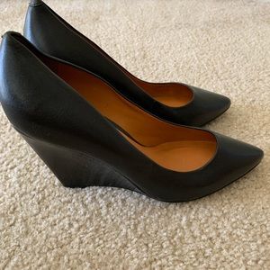 Pour La Victoire Wedges Black Leather size 8.5